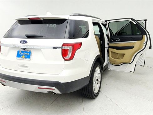 Used 2017 Ford Explorer XLT w/ Equipment Group 202A image 12