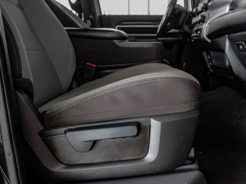 Used 2024 RAM 2500 Big Horn AWD/4WD image 32