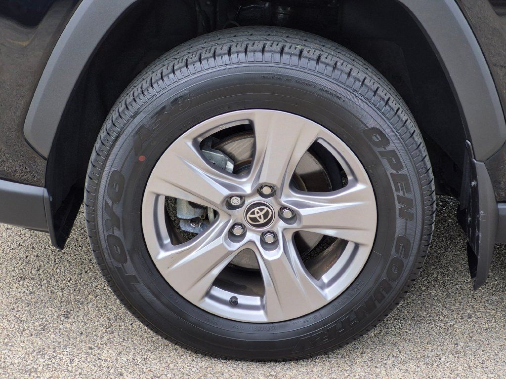 Used 2023 Toyota RAV4 XLE w/ Convenience Package AWD/4WD image 15