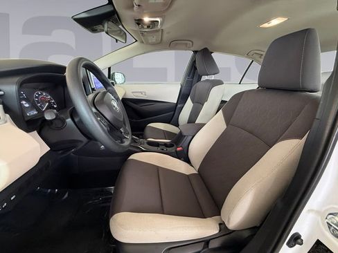 Used 2025 Toyota Corolla LE FWD image 10