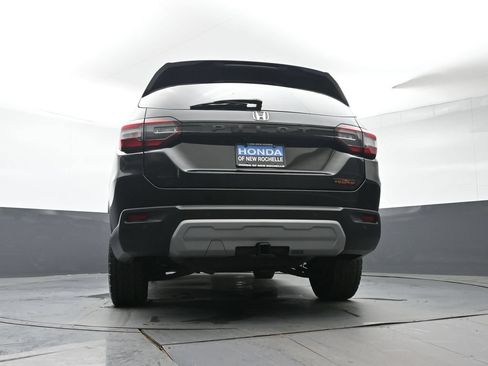 Certified 2023 Honda Pilot TrailSport image 30
