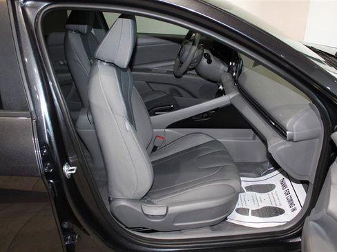 Used 2021 Hyundai Elantra SEL FWD image 27