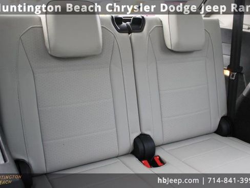 Used 2019 Volkswagen Tiguan SE w/ Panoramic Sunroof Package image 34
