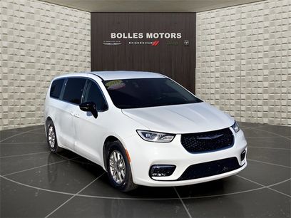 Certified 2024 Chrysler Pacifica Touring-L