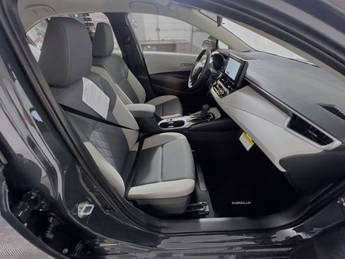 Used 2025 Toyota Corolla LE image 31