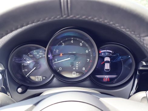 Certified 2025 Porsche Macan AWD/4WD image 16