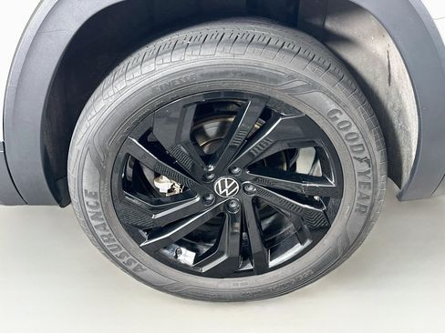 Used 2023 Volkswagen Atlas SE w/ Panoramic Sunroof Package FWD image 11