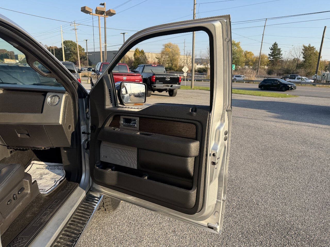Used 2014 Ford F150 Lariat w/ Equipment Group 502A Luxury AWD/4WD image 31