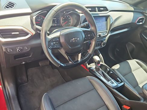 Used 2021 Chevrolet TrailBlazer RS w/ Sun and Liftgate Package AWD/4WD image 2