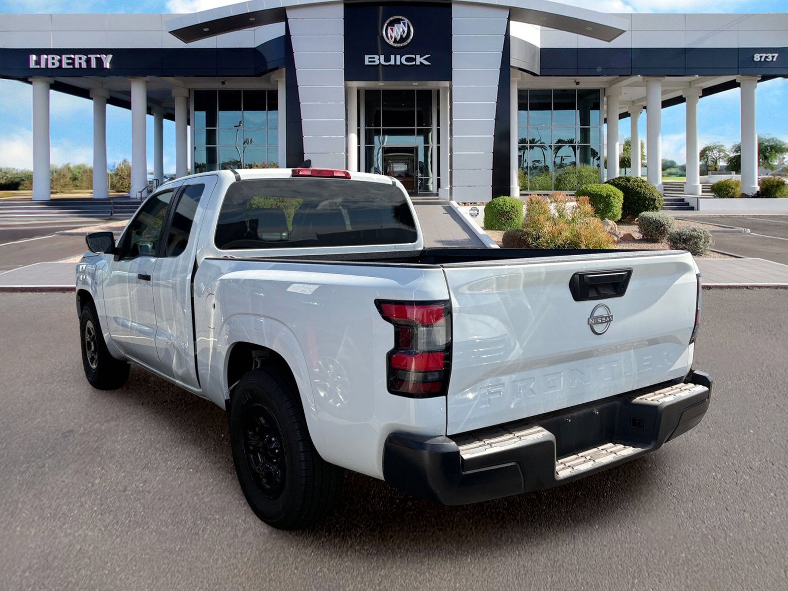 Used 2024 Nissan Frontier S RWD image 3