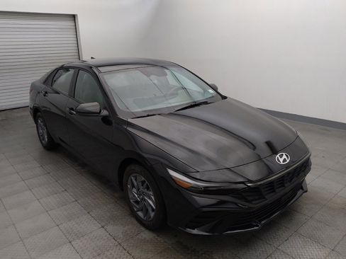 Used 2025 Hyundai Elantra Hybrid FWD image 13