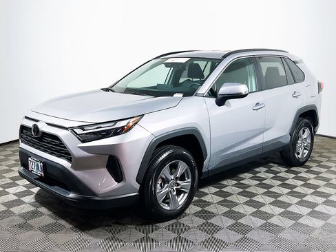 Certified 2022 Toyota RAV4 XLE w/ XLE Grade Weather Package AWD/4WD image 3