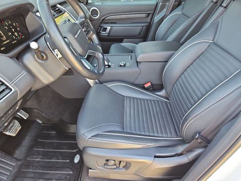 Used 2023 Land Rover Discovery Metropolitan Edition image 13