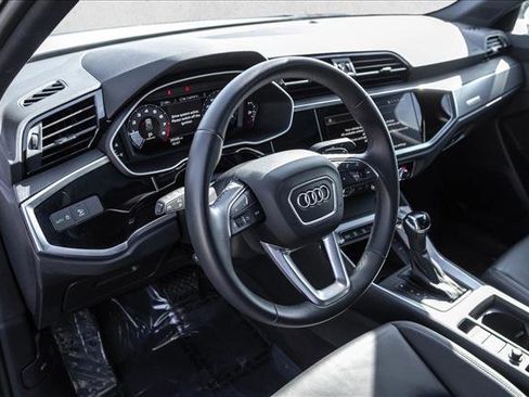Used 2025 Audi Q3 2.0T Premium image 10