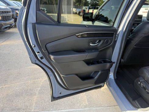 Used 2025 Honda Pilot Black Edition image 15