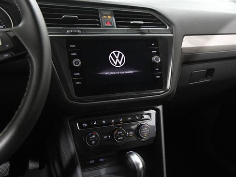 Certified 2021 Volkswagen Tiguan SE image 9
