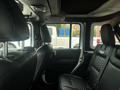 Used 2021 Jeep Wrangler Unlimited Sahara AWD/4WD image 5