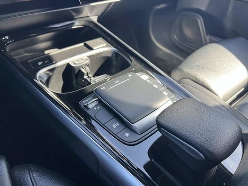 Used 2022 Mercedes-Benz GLB 250 4MATIC image 17
