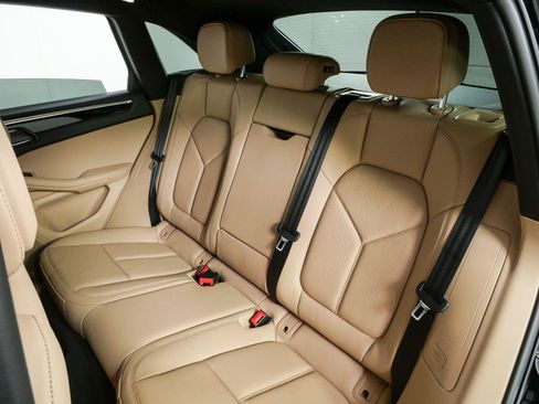 Used 2026 Porsche Macan AWD/4WD image 19