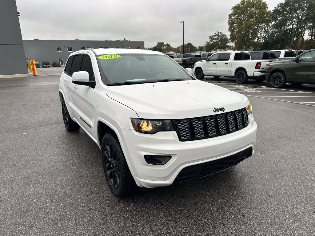 Used 2018 Jeep Grand Cherokee Altitude AWD/4WD image 4