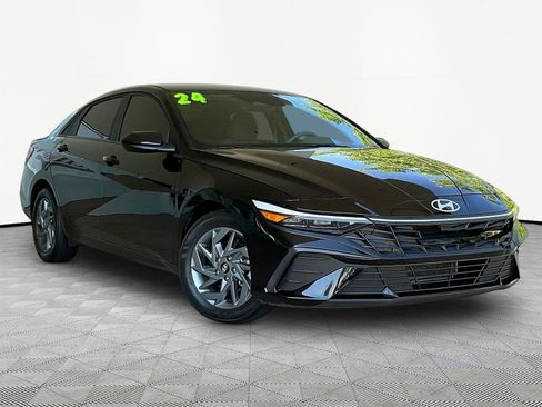 Used 2024 Hyundai Elantra SEL FWD image 3