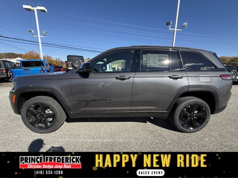 New 2025 Jeep Grand Cherokee 4WD image 6