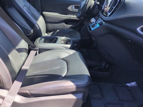 Used 2023 Chrysler Pacifica Touring-L w/ S Appearance Package image 20