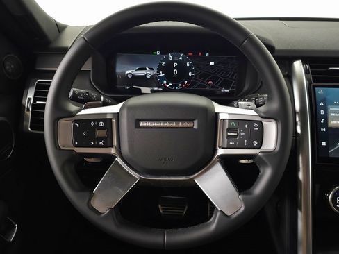 Used 2025 Land Rover Discovery Dynamic SE image 21
