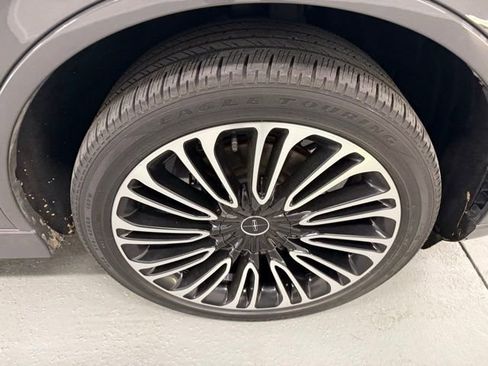 Used 2023 Lincoln Aviator Black Label w/ Class IV Trailer Tow Package image 4