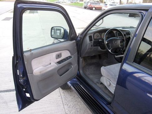 Used 2002 Toyota 4Runner SR5 image 16