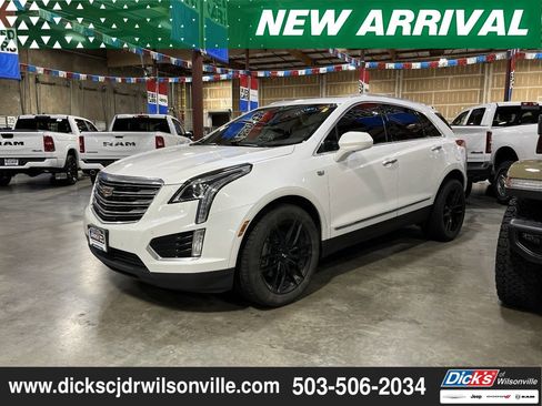 Used 2017 Cadillac XT5 Luxury w/ Driver Awareness Package image 2