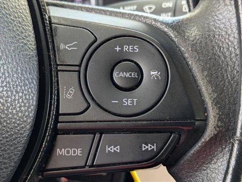 Used 2020 Toyota RAV4 LE image 10