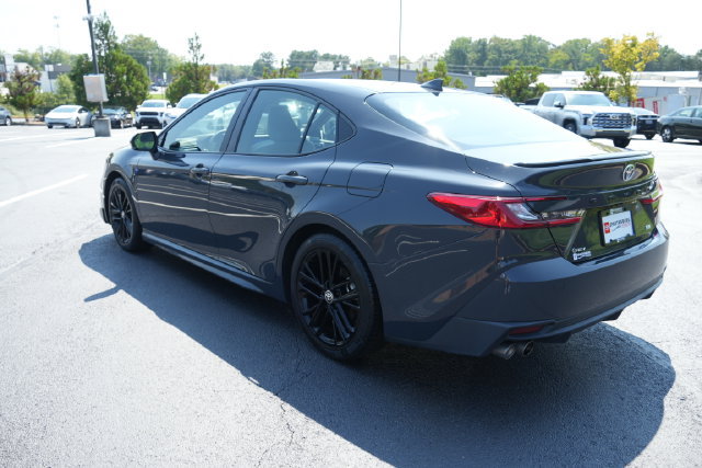 Used 2025 Toyota Camry SE FWD image 5