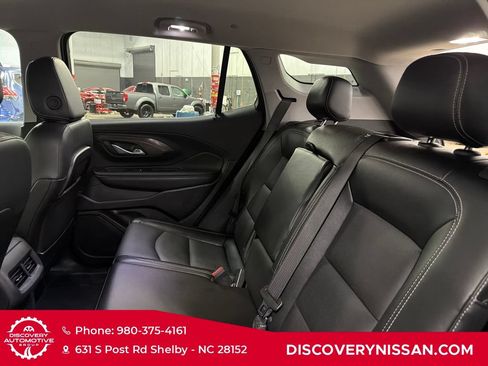 Used 2024 GMC Terrain SLT AWD/4WD image 32