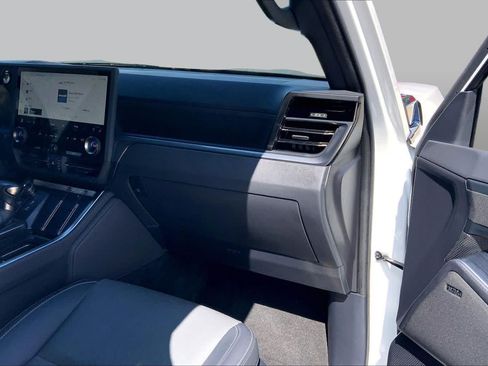 Used 2024 Lexus GX 550 w/ Accessory Package (Z1) AWD/4WD image 19