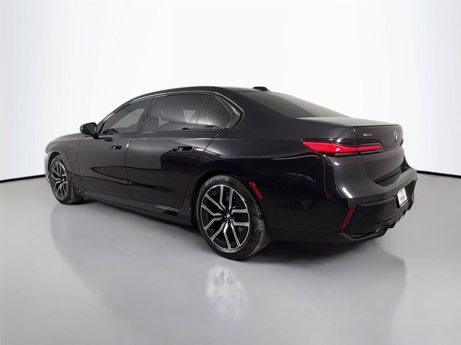 New 2026 BMW 750e xDrive w/ Executive Package AWD/4WD image 7