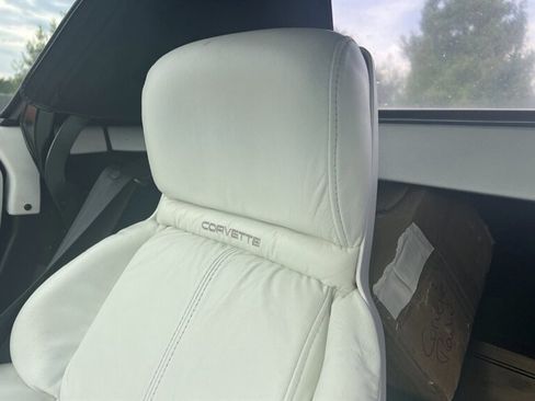Used 1992 Chevrolet Corvette Convertible RWD image 25