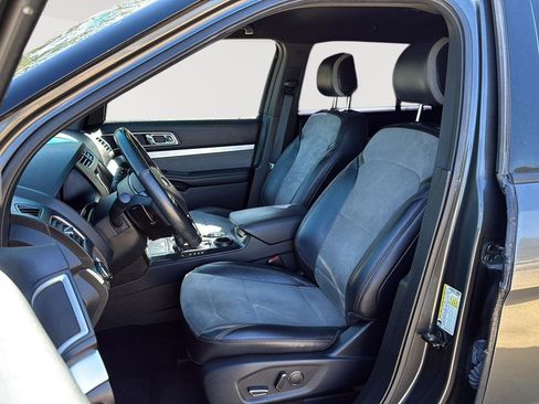 Used 2017 Ford Explorer XLT w/ Equipment Group 202A image 12