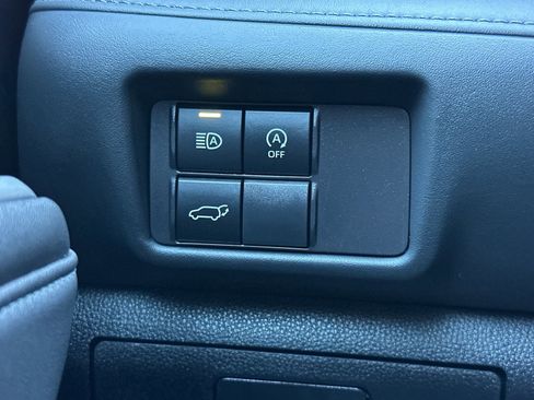 Used 2023 Toyota Highlander XLE image 32