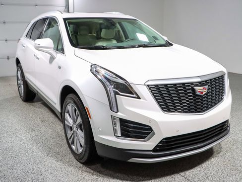 Used 2023 Cadillac XT5 Premium Luxury w/ Technology Package FWD image 5