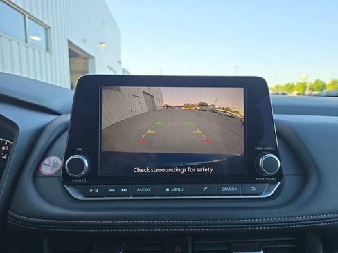 Used 2025 Nissan Rogue SV AWD/4WD image 9