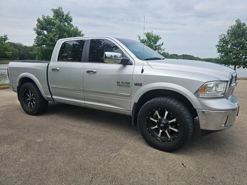 Used 2017 RAM 1500 Laramie w/ Convenience Group AWD/4WD image 2