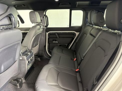 New 2026 Land Rover Defender 110 X-Dynamic SE image 26