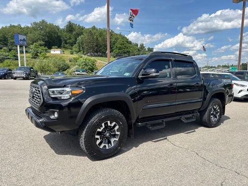 Used 2023 Toyota Tacoma TRD Off-Road w/ Technology Package AWD/4WD image 1