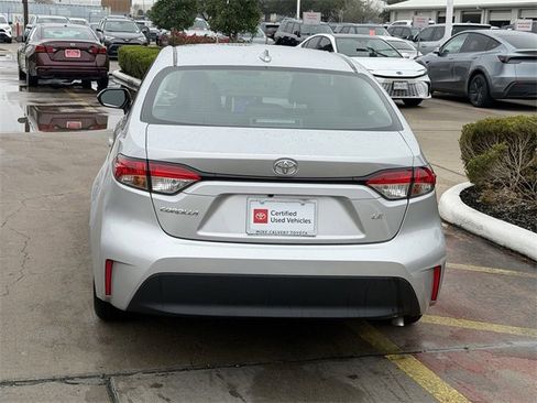 Used 2025 Toyota Corolla LE image 6