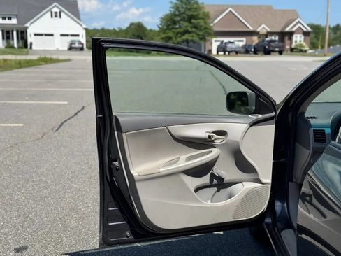 Used 2010 Toyota Corolla LE FWD image 9