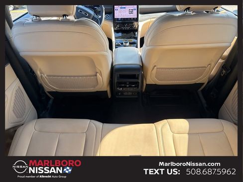 Used 2023 Jeep Grand Cherokee Limited image 15