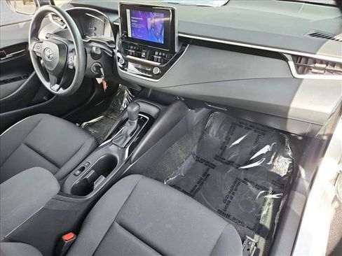 Used 2025 Toyota Corolla LE FWD image 27