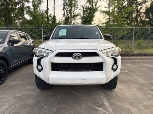 Used 2018 Toyota 4Runner SR5 Premium AWD/4WD image 2