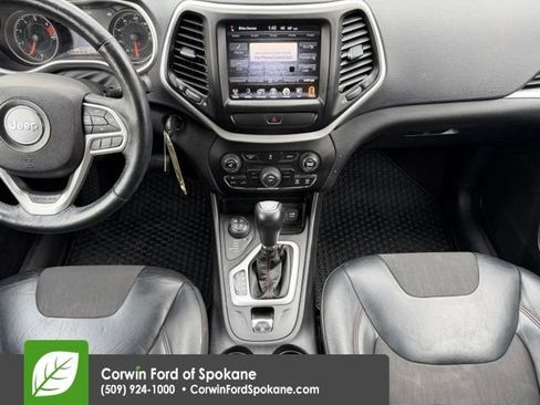 Used 2017 Jeep Cherokee Trailhawk AWD/4WD image 26
